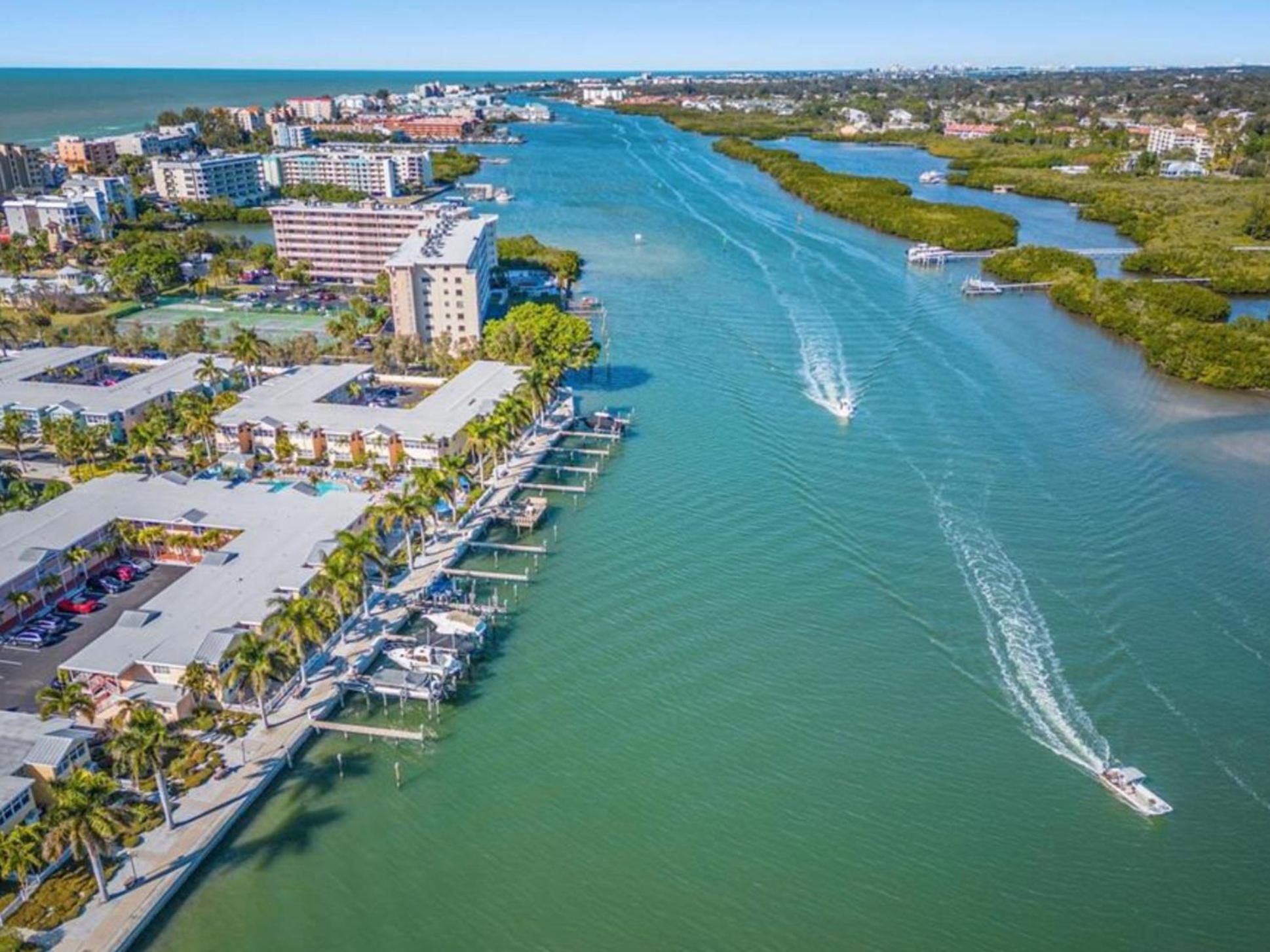 Intercoastal Beach Suite Clearwater Exterior photo